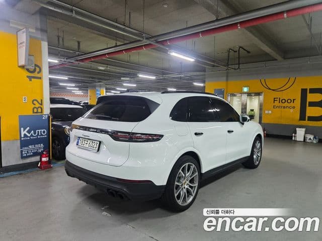 Porsche Cayenne 2019 — Photo 8/20