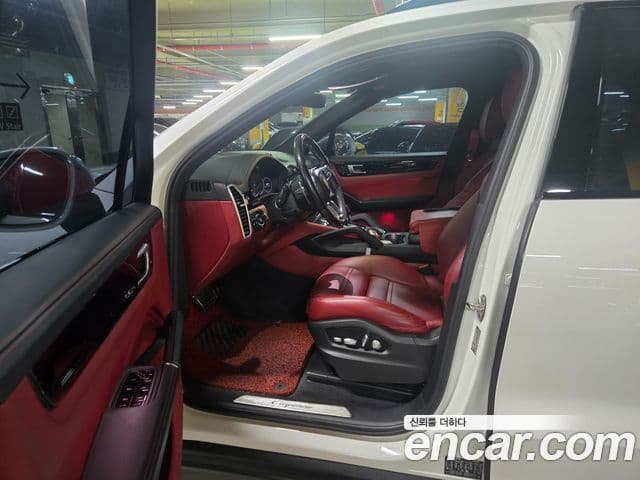 Porsche Cayenne 2019 — Photo 15/20