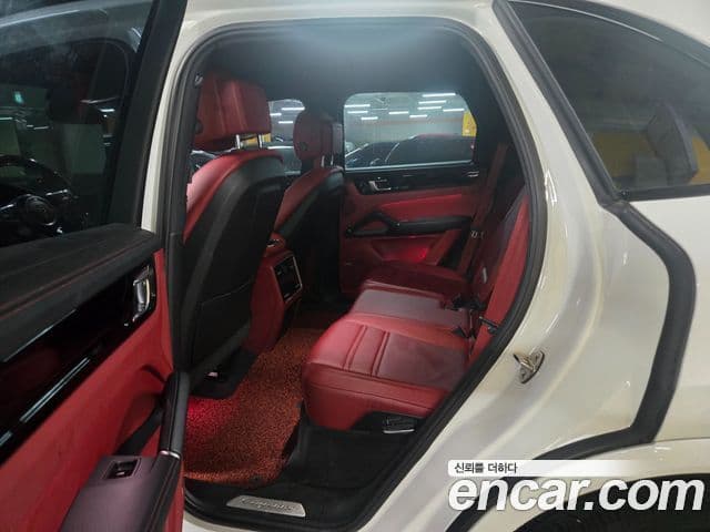 Porsche Cayenne 2019 — Photo 16/20