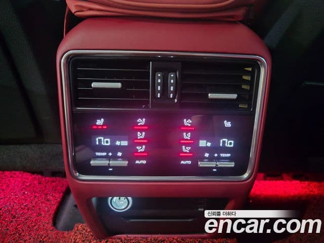 Porsche Cayenne 2019 — Photo 11/20