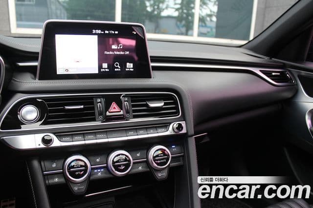 Genesis G70 2019 — Photo 10/20
