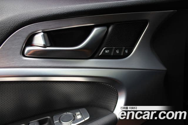 Genesis G70 2019 — Photo 15/20