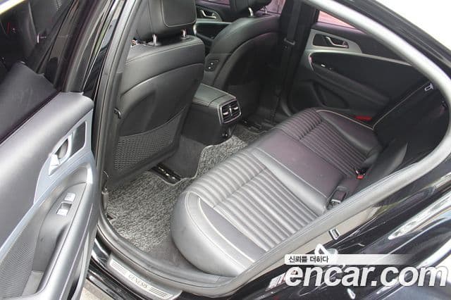 Genesis G70 2019 — Photo 1/20