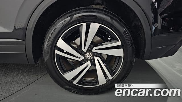 Volkswagen Touareg 2020 — Şəkil 31/36