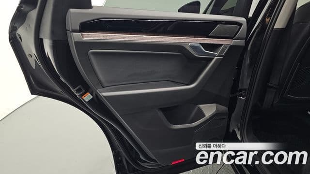 Volkswagen Touareg 2020 — Şəkil 9/36
