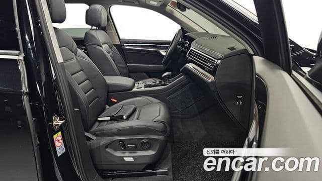 Volkswagen Touareg 2020 — Şəkil 26/36