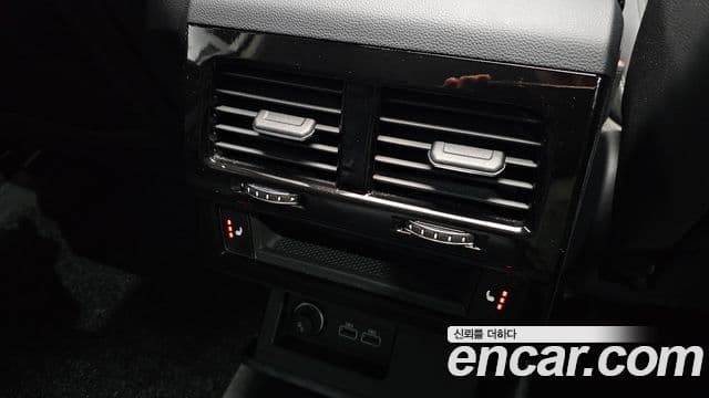 Volkswagen Touareg 2020 — Şəkil 11/36
