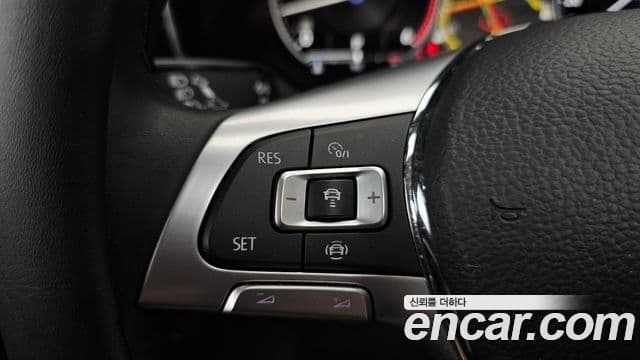 Volkswagen Touareg 2020 — Şəkil 34/36