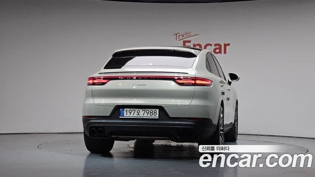 Porsche Cayenne 2023 — Photo 19/37