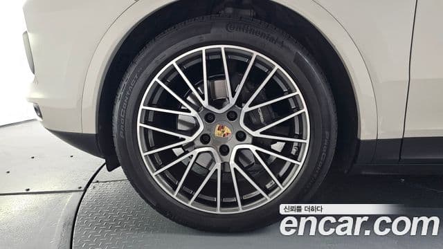 Porsche Cayenne 2023 — Photo 5/37