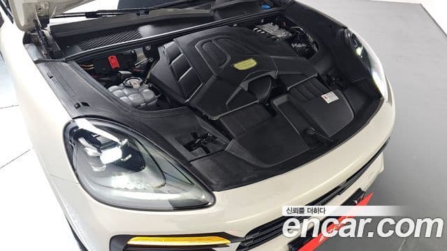 Porsche Cayenne 2023 — Photo 7/37