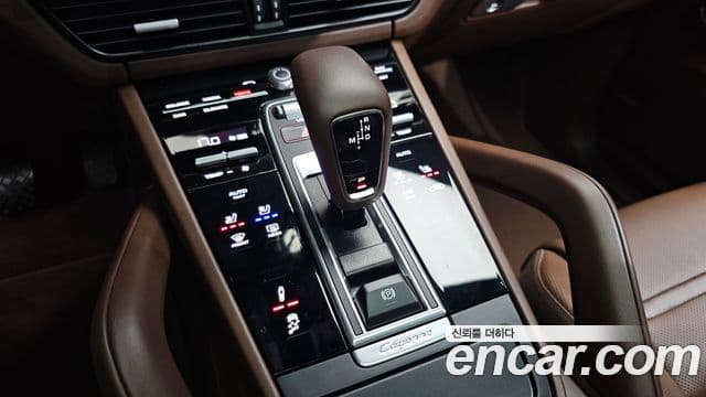 Porsche Cayenne 2023 — Photo 34/37