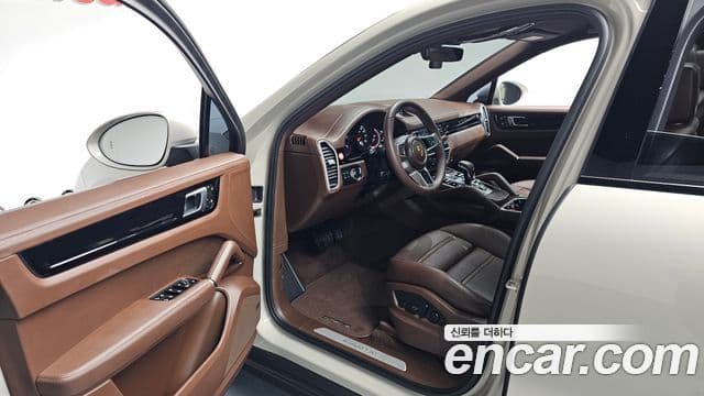 Porsche Cayenne 2023 — Photo 6/37