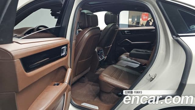Porsche Cayenne 2023 — Photo 26/37