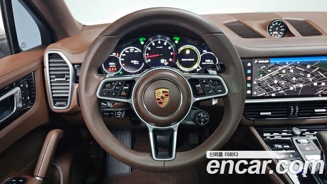Porsche Cayenne 2023 — Photo 23/37