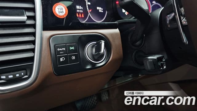 Porsche Cayenne 2023 — Photo 17/37
