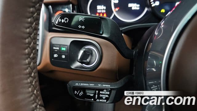 Porsche Cayenne 2023 — Photo 24/37