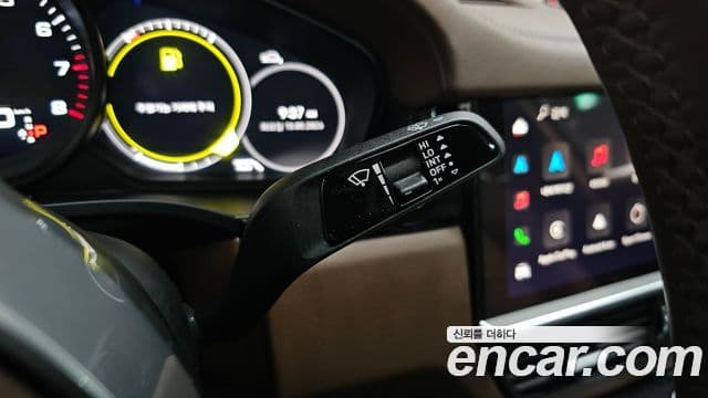 Porsche Cayenne 2023 — Photo 32/37
