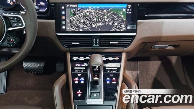 Porsche Cayenne 2023 — Photo 11/37