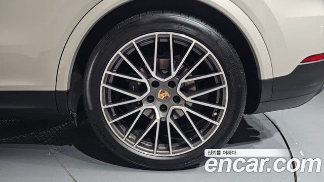 Porsche Cayenne 2023 — Photo 15/37