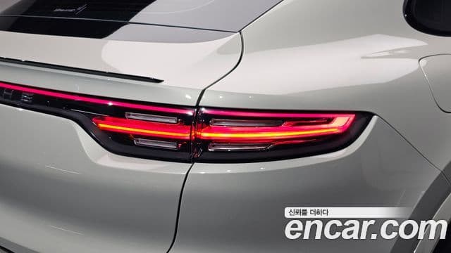 Porsche Cayenne 2023 — Photo 13/37