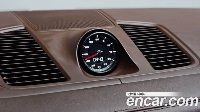 Porsche Cayenne 2023 — Photo 33/37