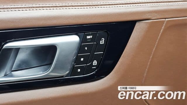 Porsche Cayenne 2023 — Photo 18/37