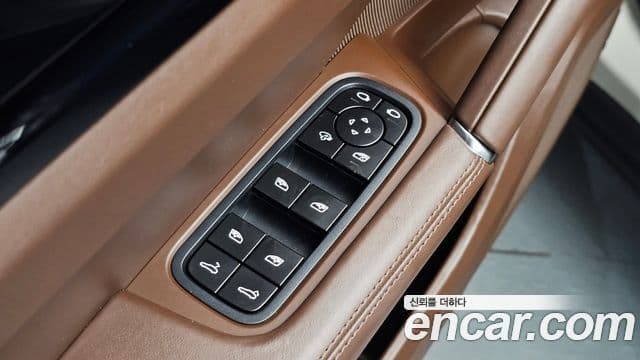 Porsche Cayenne 2023 — Photo 4/37