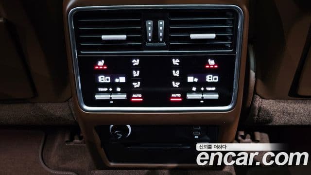 Porsche Cayenne 2023 — Photo 37/37