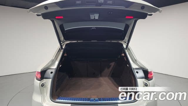 Porsche Cayenne 2023 — Photo 30/37