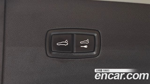 Porsche Cayenne 2023 — Photo 2/37
