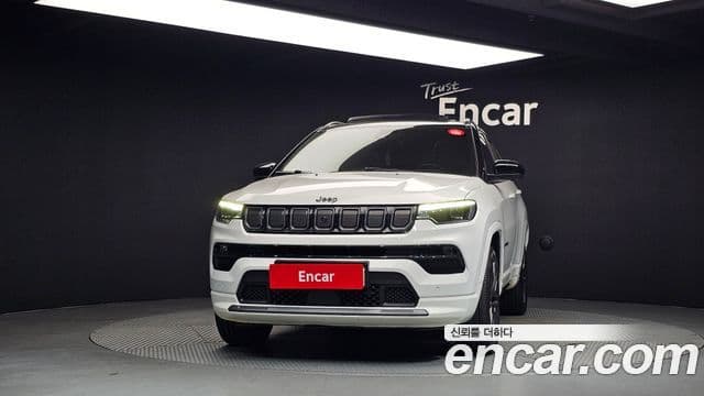 Jeep Compass 2022 — ფოტო 14/20