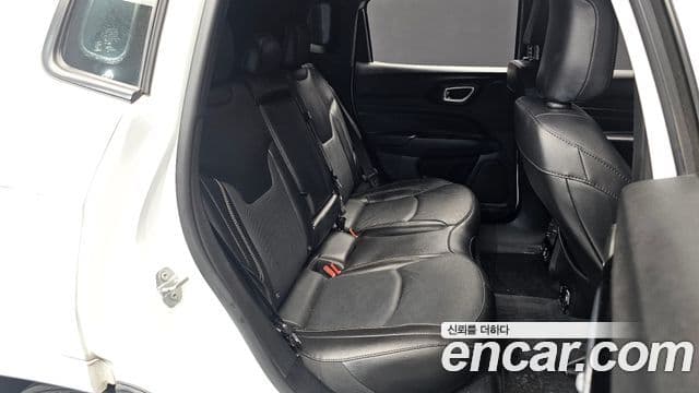 Jeep Compass 2022 — ფოტო 16/20