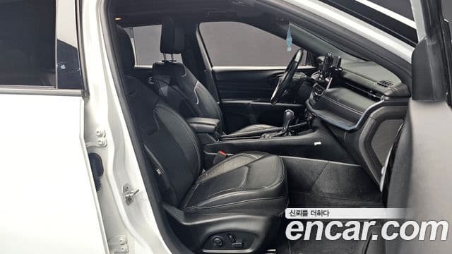 Jeep Compass 2022 — ფოტო 17/20