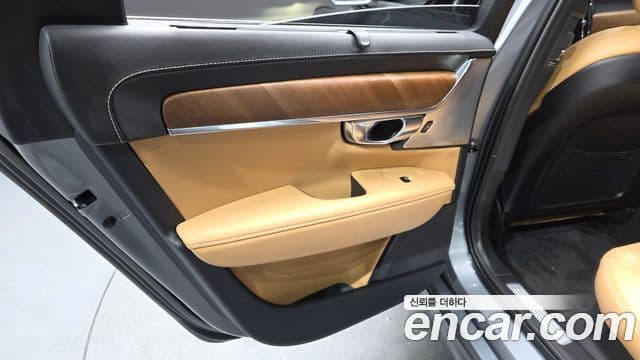 Volvo S90 2019 — Photo 22/36