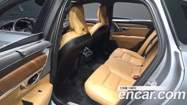 Volvo S90 2019 — Photo 30/36