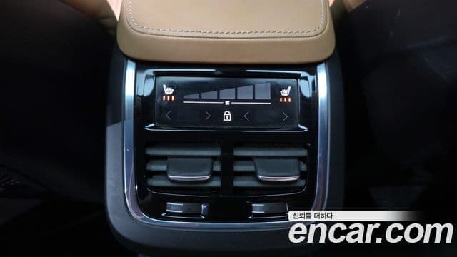 Volvo S90 2019 — Photo 18/36