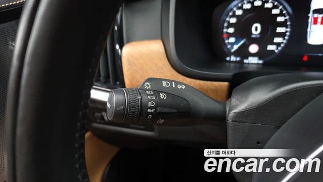 Volvo S90 2019 — Photo 23/36