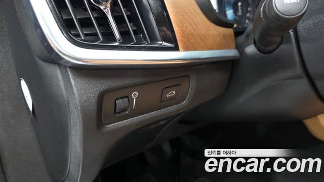 Volvo S90 2019 — Photo 27/36