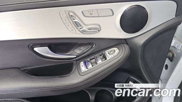 Mercedes-Benz GLC-Class 2020 — Şəkil 17/36