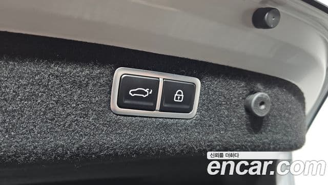 Genesis G70 2022 — ფოტო 24/36