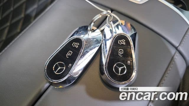 Mercedes-Benz S-Class 2021 — Photo 10/37