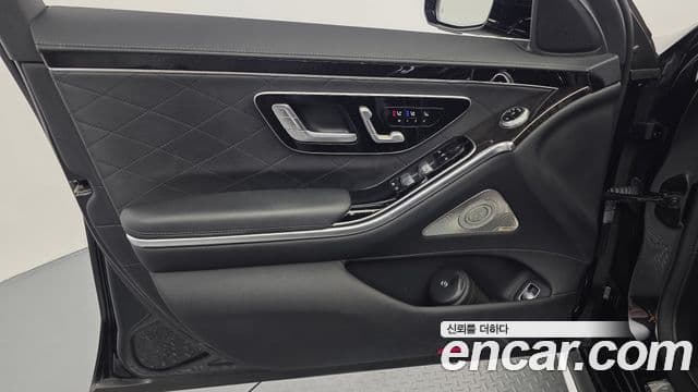 Mercedes-Benz S-Class 2021 — Photo 5/37