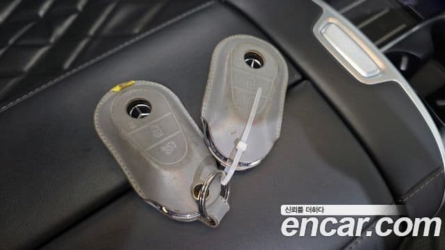 Mercedes-Benz S-Class 2021 — Photo 8/37