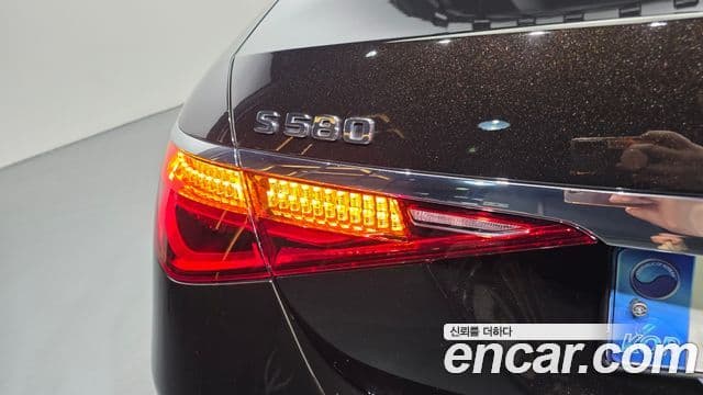 Mercedes-Benz S-Class 2021 — Photo 14/37