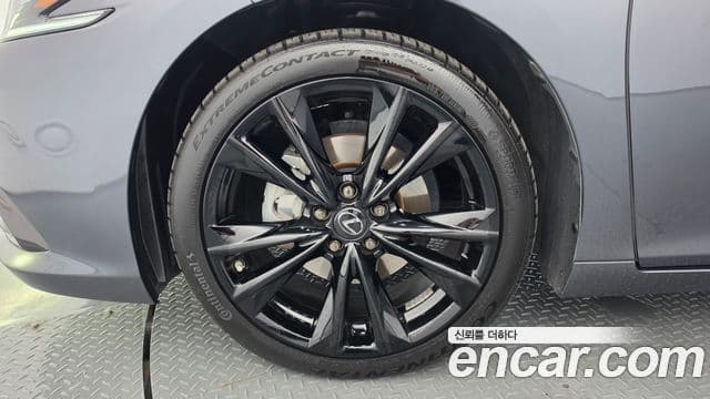 Lexus ES300h 2021 — Photo 22/35