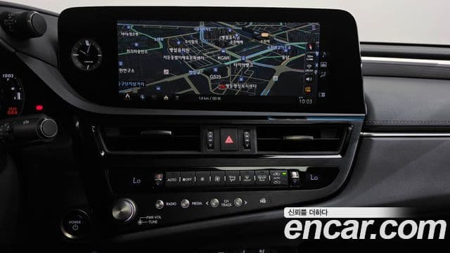 Lexus ES300h 2021 — Photo 27/35