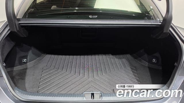 Lexus ES300h 2021 — Photo 30/35