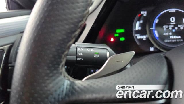 Lexus ES300h 2021 — Photo 19/35
