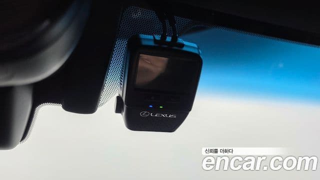 Lexus ES300h 2021 — Photo 14/35